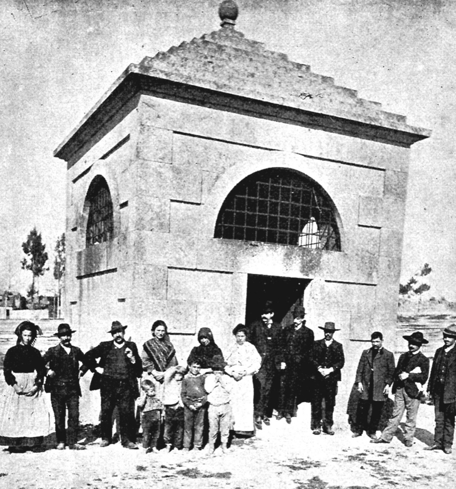 Antiga Arca de acesso à cisterna em 1908. Arquivo Histórico AEdP.