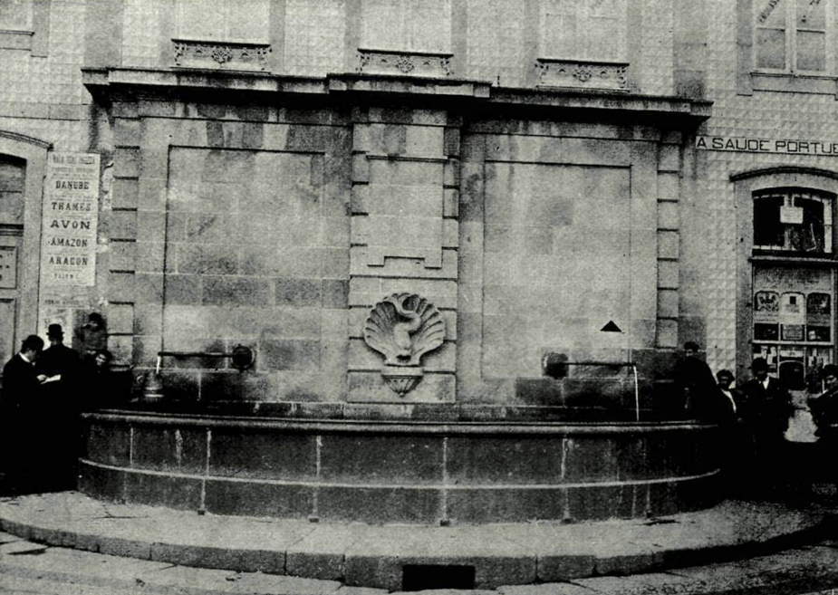 Fonte das Oliveiras em 1908 com o tri�ngulo negro a sinalizar a bica do lado direito. Arquivo Hist�rico da AEdP.�